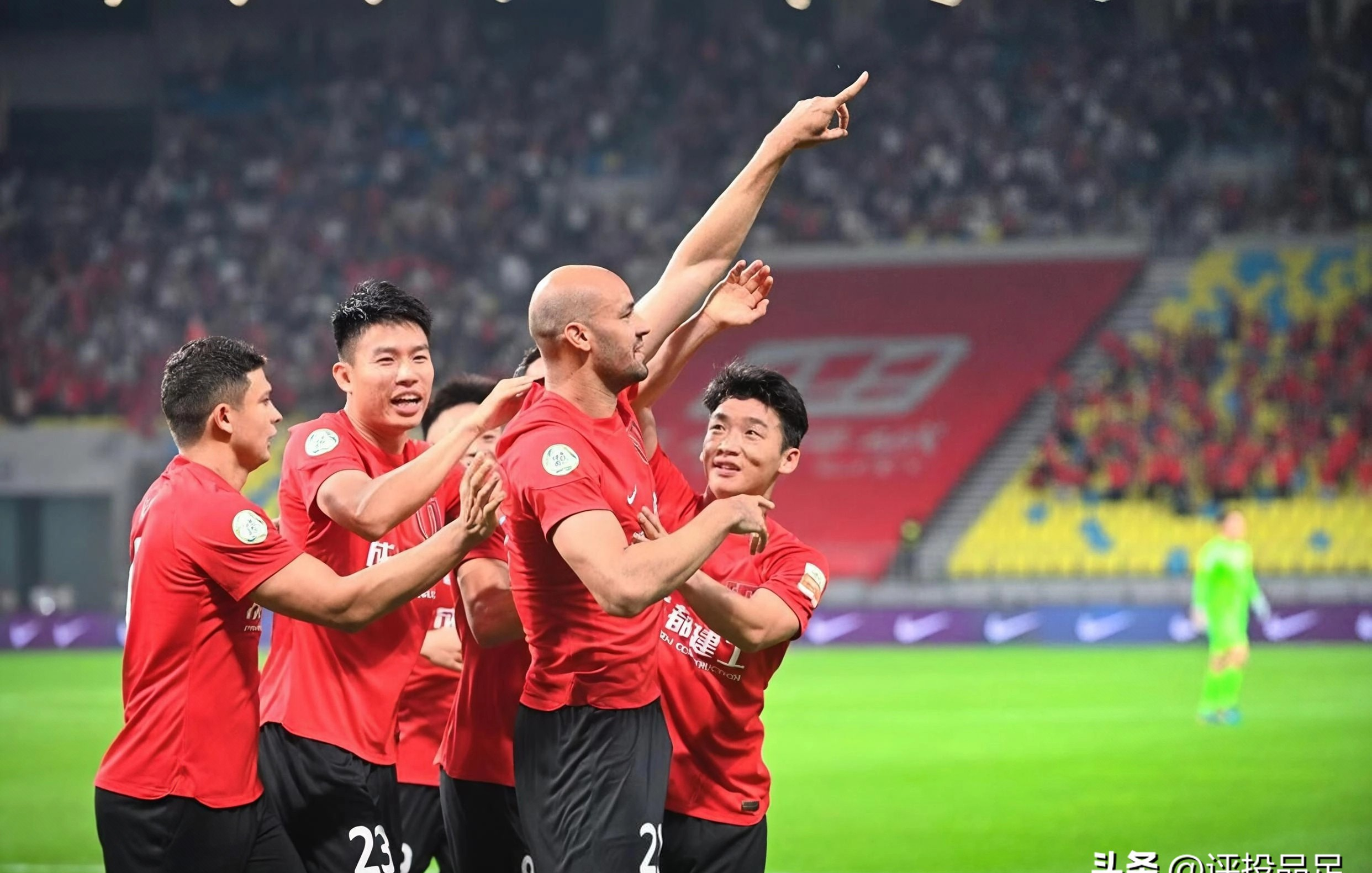 冲刺阶段法甲传出新动向，上海申花回应争议，管理层表态——球迷炸锅，球队文化再被提及的简单介绍